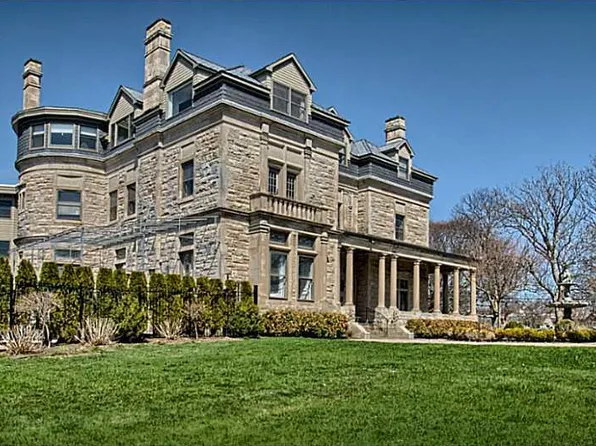 719 Bellevue Ave APT 5, Newport, RI 02840