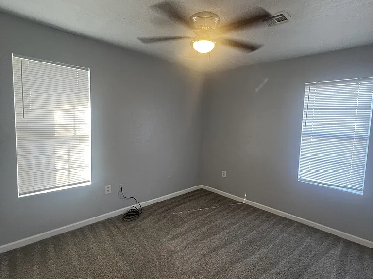 1121 NW Ozmun Ave #4 — Photo 4