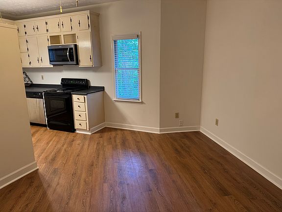 5th image of 18 Clementine Dr #A