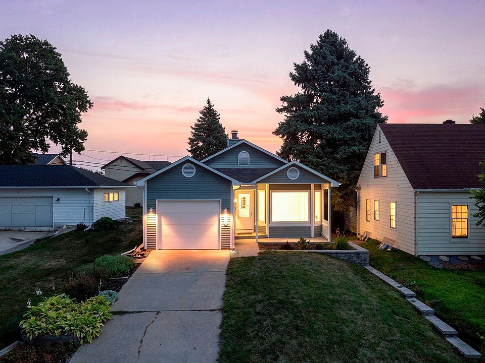 1st image of 737 6th Ave NW