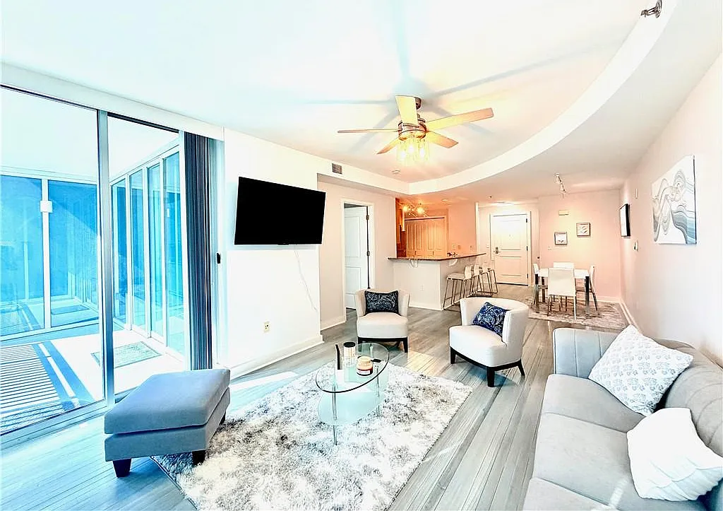 1 bed, 1.0 bath, 936 sqft, $2,200 — Photo 2