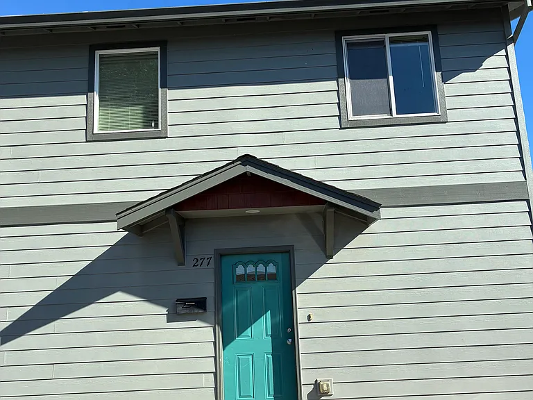 277 S Knott St — Photo 2