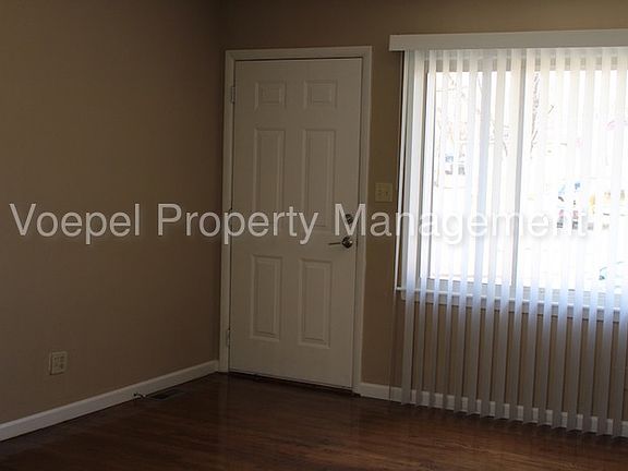 3rd image of 611 N Westwood Dr