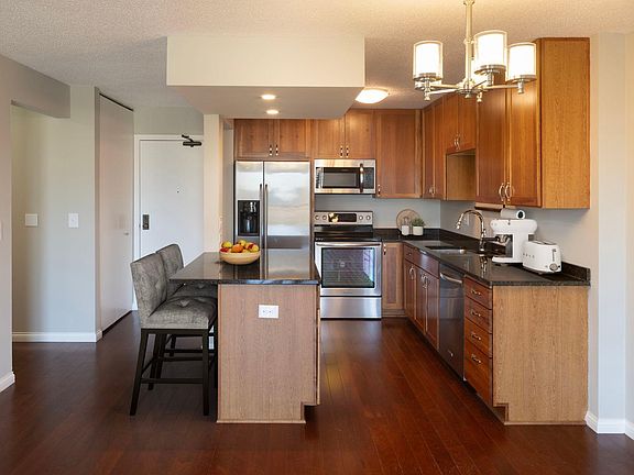 5th image of 401 1st St S #1317