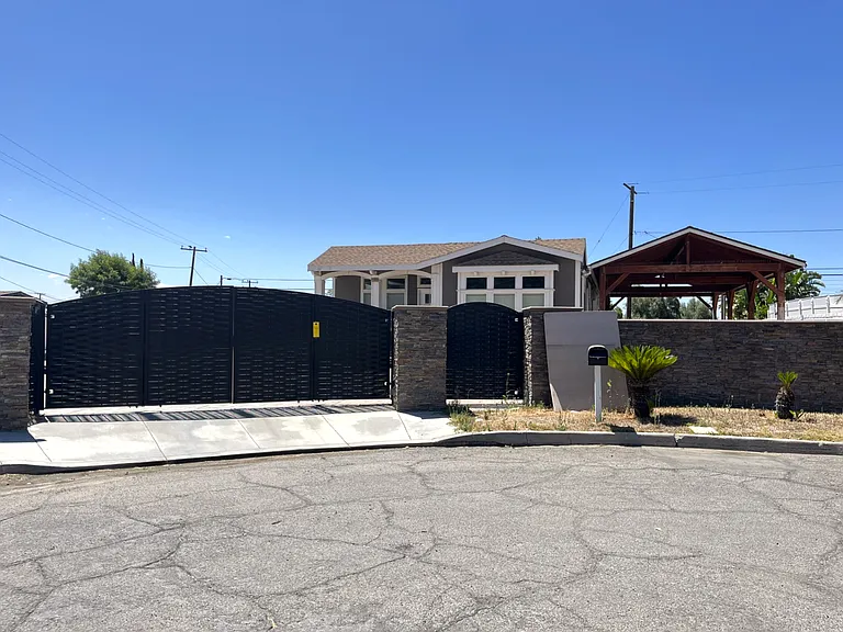 2203 Portola St — Photo 16