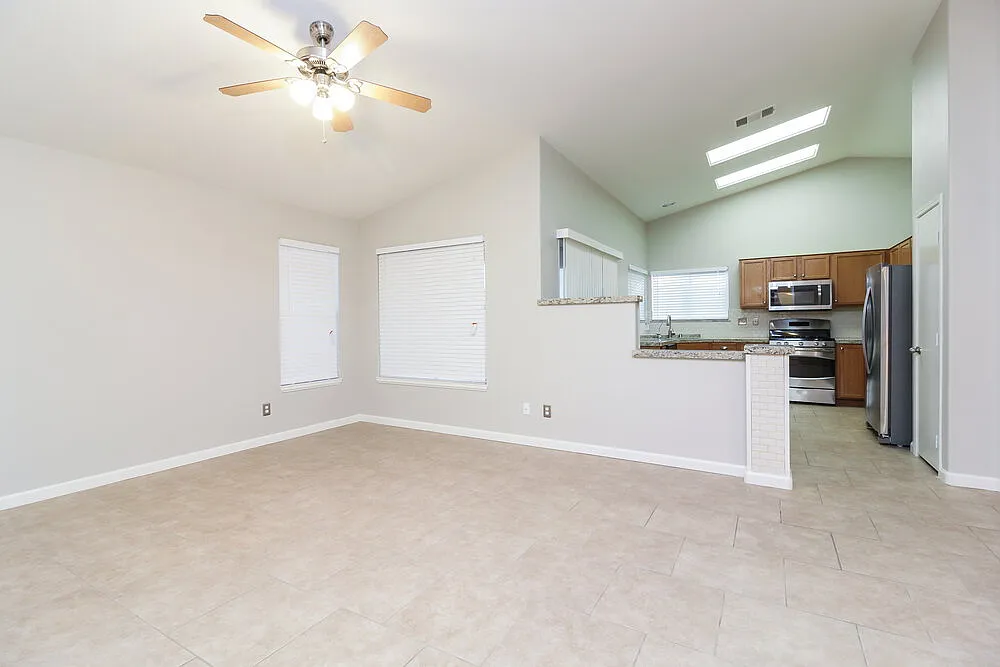 2 bed, 2.0 bath, 1321 sqft, $2,065 — Photo 4