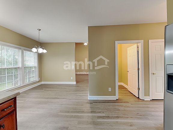 4th image of 922 Stewart Valley Dr