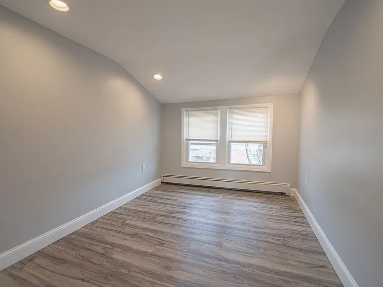 12 Union Ave — Photo 7