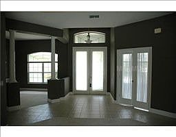 4th image of 1002 Monterey Dr