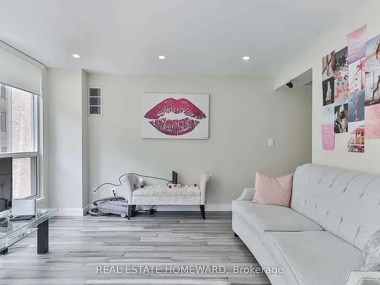 7 Carlton St #406 — Photo 8