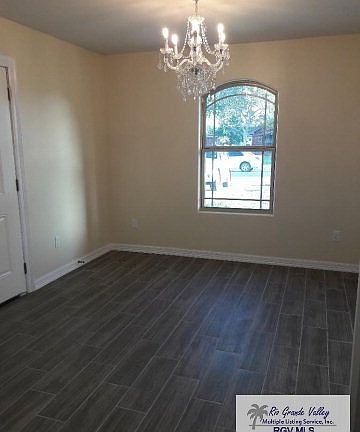 3rd image of 850 Woodford St