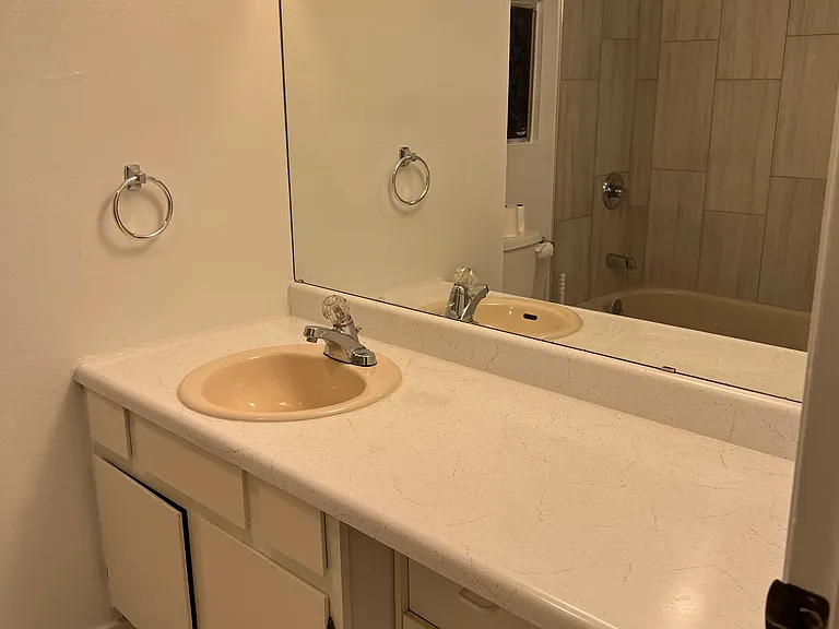 1316 W Mountain View Rd — Photo 5