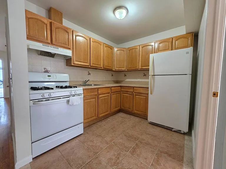 1529 E 58th St #1 — Photo 6
