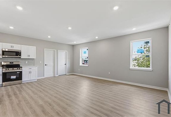 3rd image of 4129 Ogden St #7