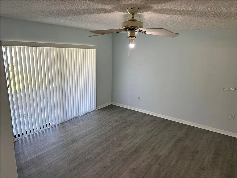 214 Magellan Dr — Photo 3