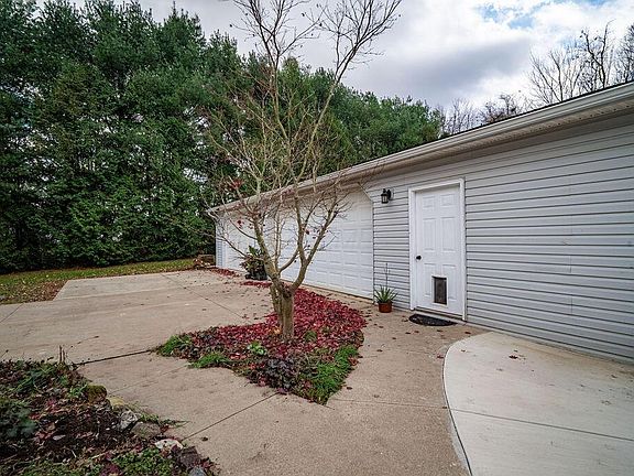 3rd image of 2940 Township Road 182
