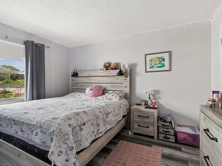 7210 N Manhattan Ave — Photo 18