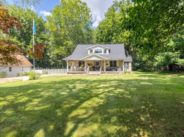 1375 E Osterhout Ave, Portage, MI 49002