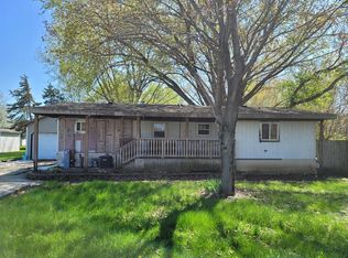 141 Spring Rd, Dixon, IL 61021