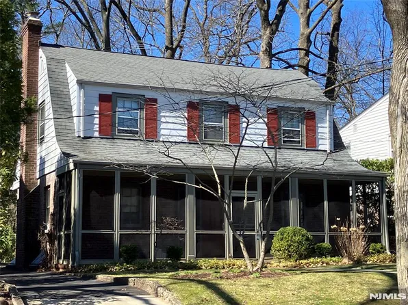 1156 Kensington Rd, Teaneck, NJ 07666