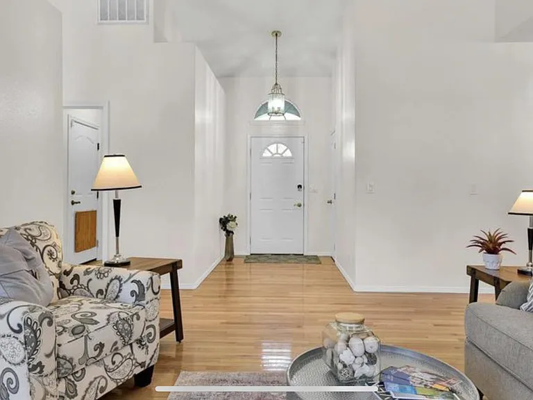 1605 N Eagle Creek Way — Photo 3