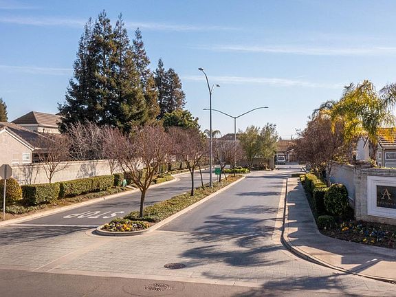 3rd image of 3220 Jonathan Ln