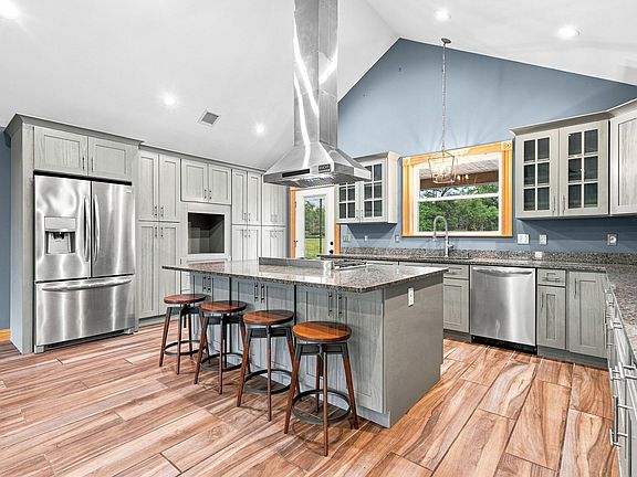 5th image of 21 Cushing Ln