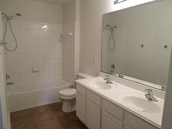 3rd image of 2521 Artesia Dr