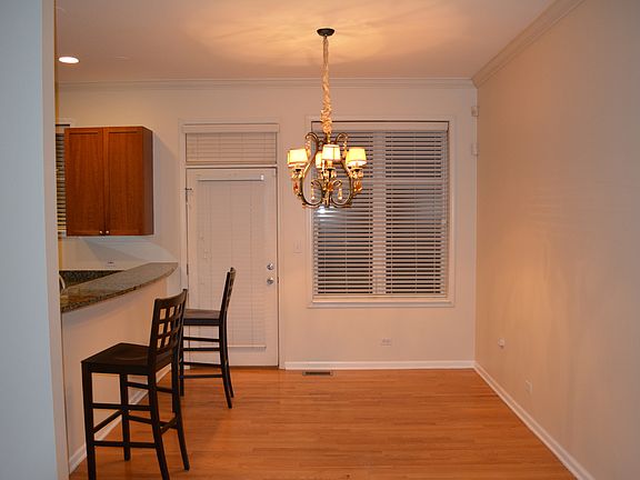 3rd image of 825 E 52nd St Unit 4B