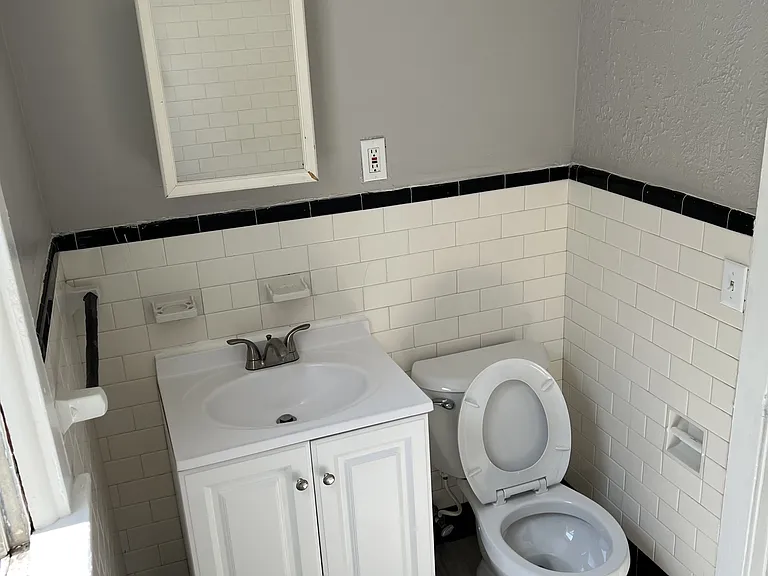906 N Madison St #2 — Photo 8