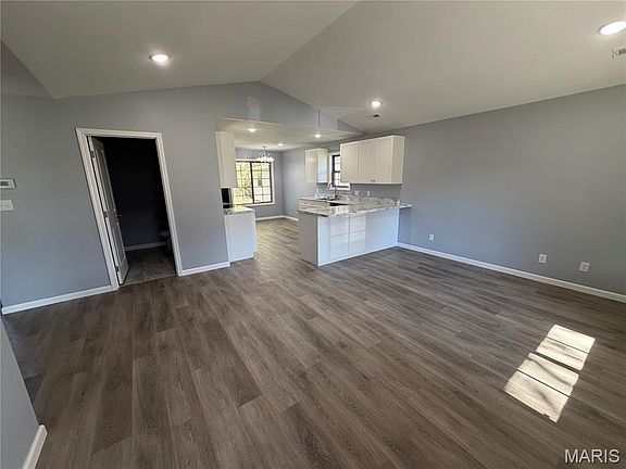 2nd image of 1025 Delano St