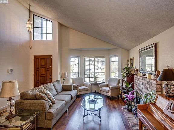 2nd image of 470 Seahorse Dr