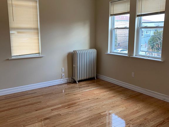 4th image of 7 Brewster Ave #2