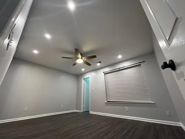 741 Oak Dr, Hapeville, GA 30354
