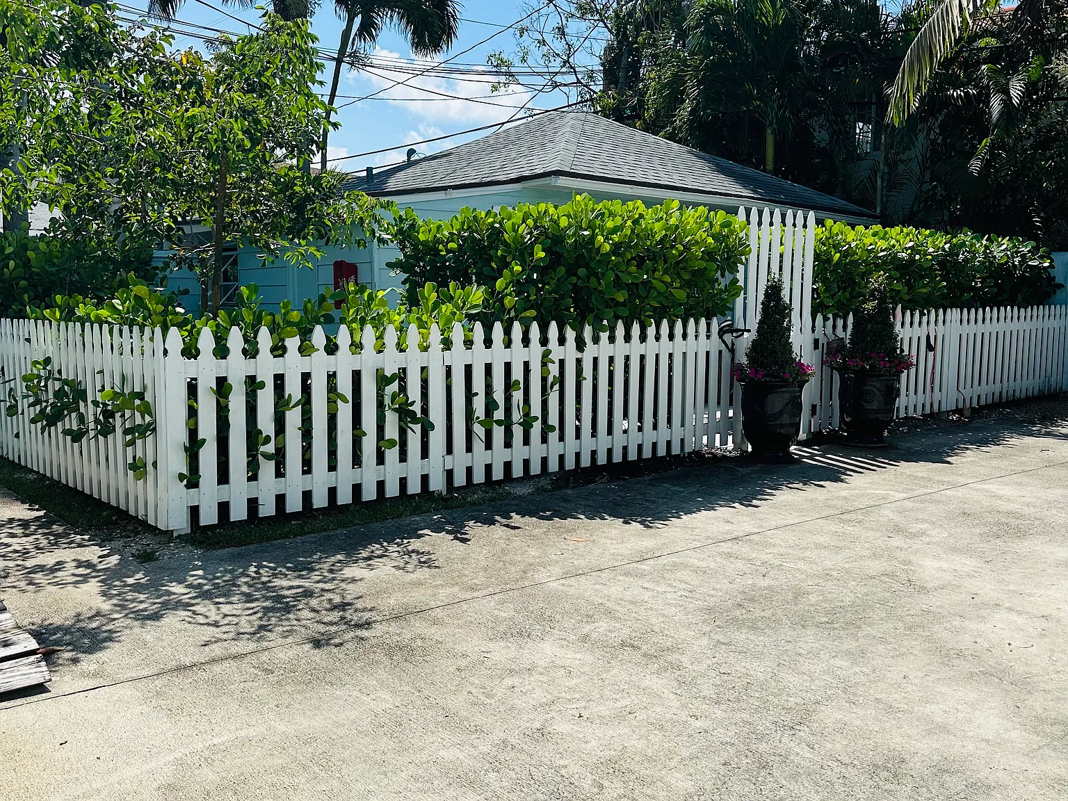 Seminole Ave, Palm Beach — Photo 1