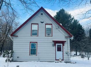 18 Center St, Monson, ME 04464