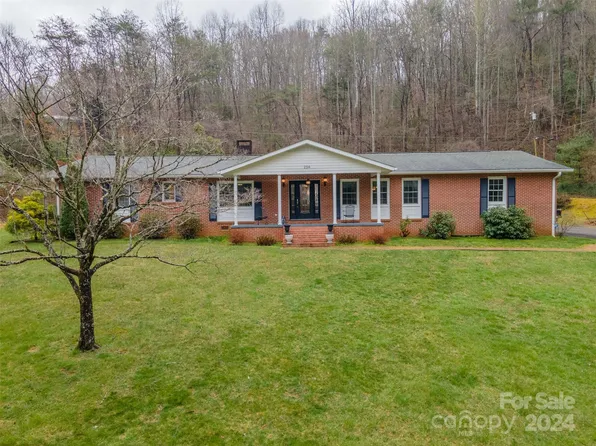256 Mistletoe Ln, Sylva, NC 28779