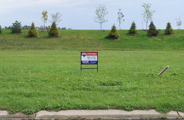 Large flat lot located on 16th Ave SE