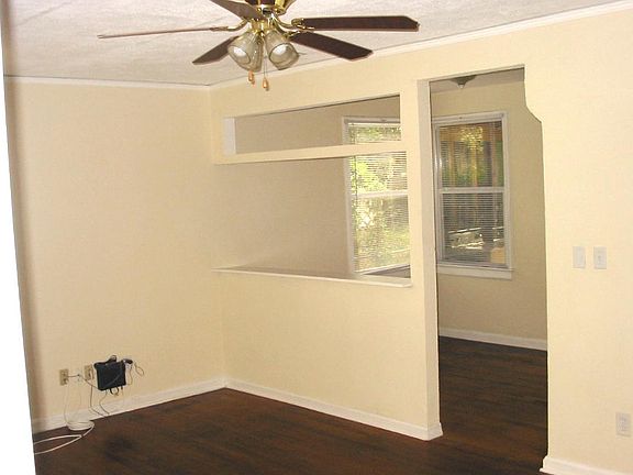 4th image of 2244 Home Park Cir W