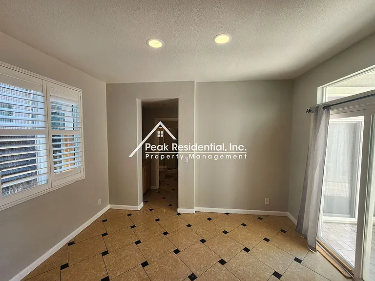 1119 Green Ridge Dr — Photo 8
