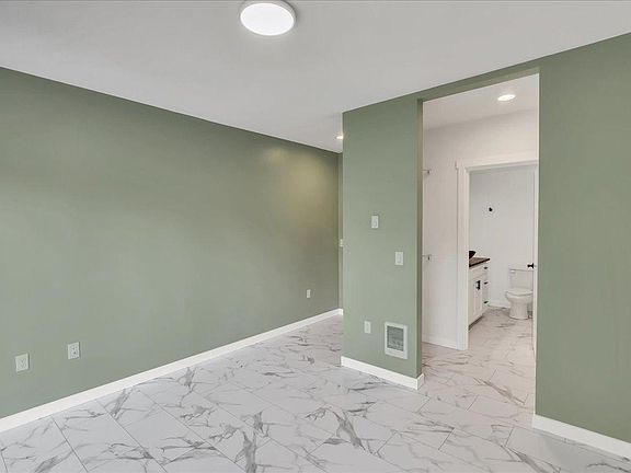 5th image of 3117 NE 133rd St #C