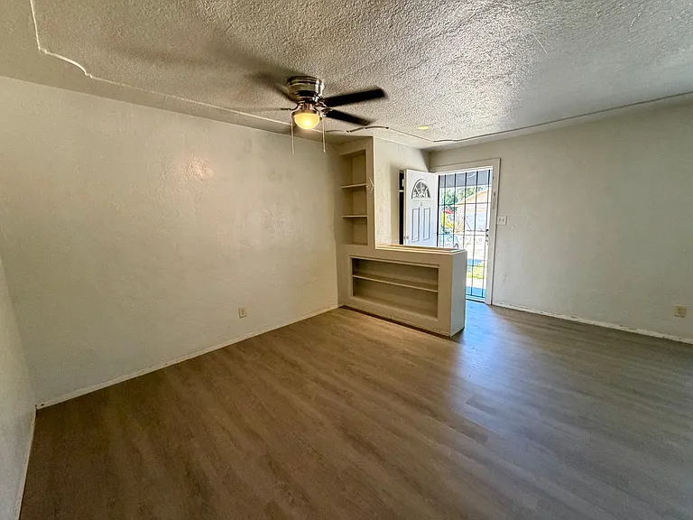 930 De Moll Dr — Photo 3