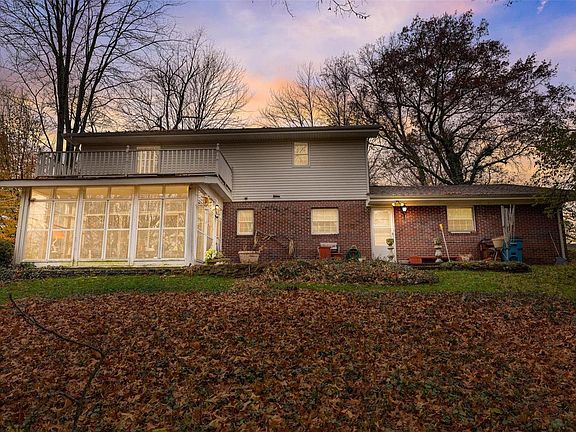 2nd image of 32 Lake Pembroke Dr