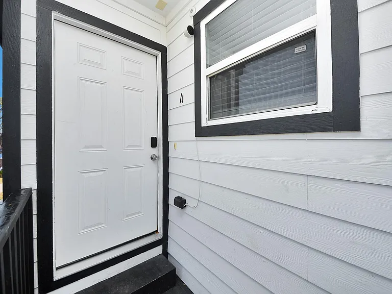 618 Maple Way #B — Photo 3