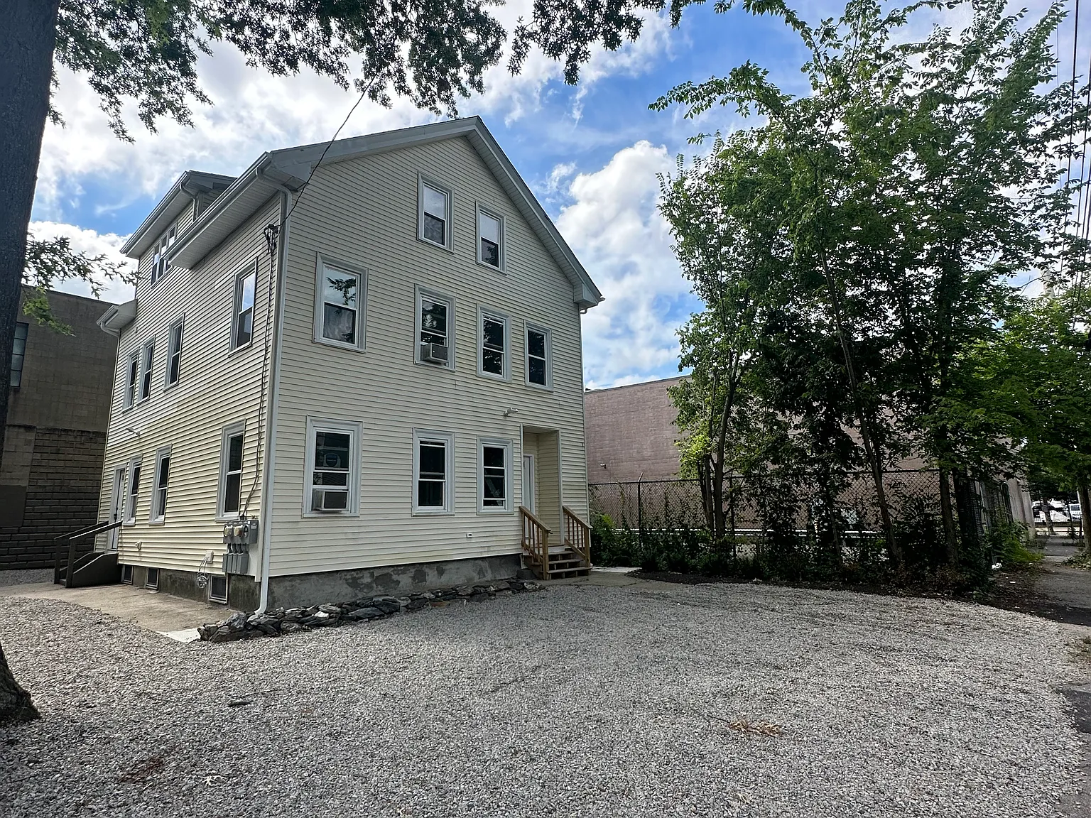2 bed, 900 sqft, $2,000 — Photo 1