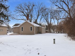 39470 N Woodland Ave, Antioch, IL