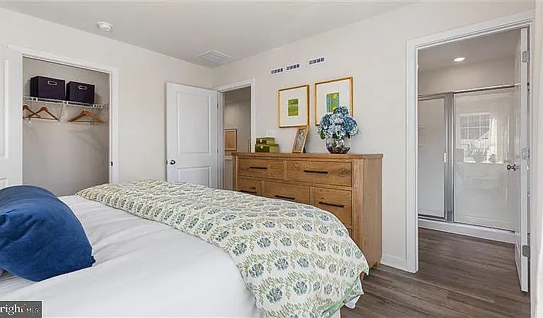 3 bed, 2.5 bath, 1763 sqft, $2,200 — Photo 3
