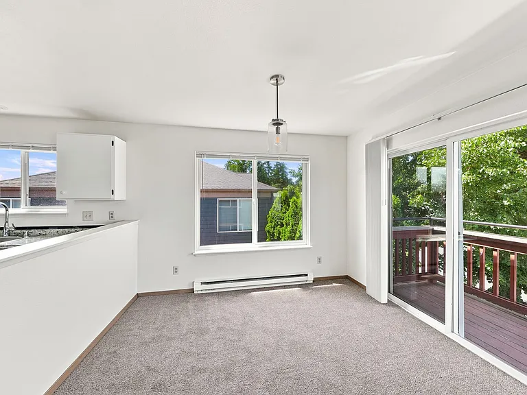 441 NE Kettle St #B101 — Photo 2