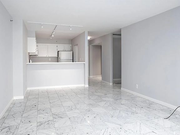 3rd image of 900 Bush St APT 404