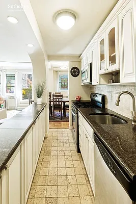 Sold by Sotheby's International Realty | media 9